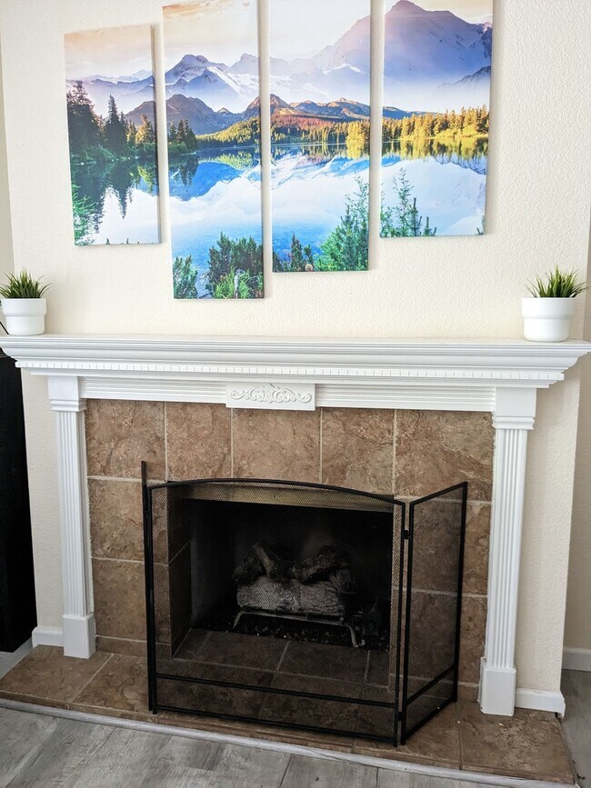 Building Photo - 3823 S Midsummer Ln