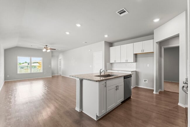 Building Photo - 603 Levine Ct