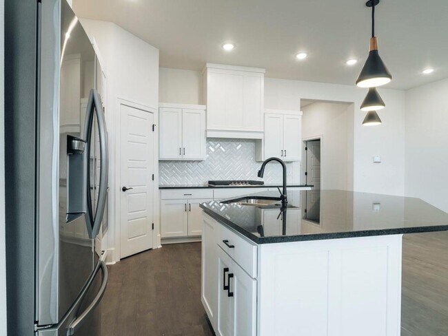 Building Photo - 5302 Stanford Ct