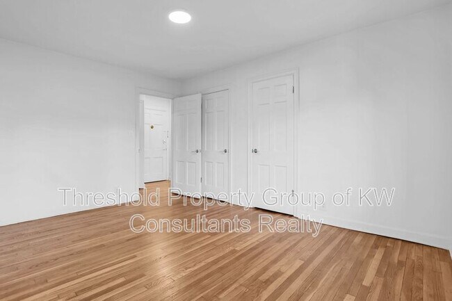 Foto del edificio - 451 E Town St