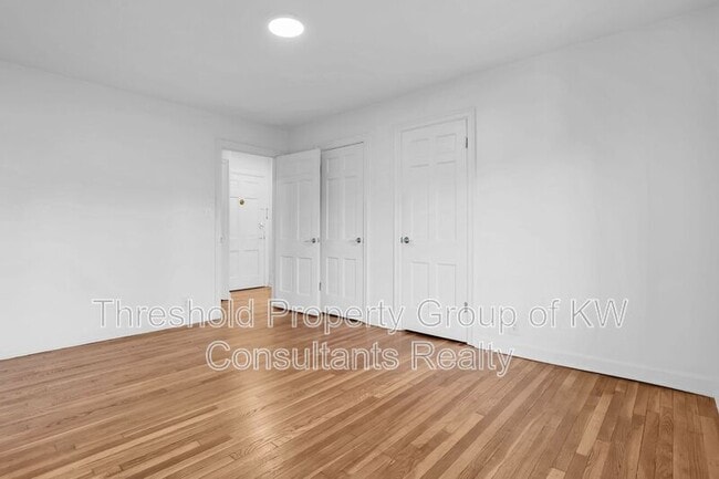 Building Photo - 451 E Town St