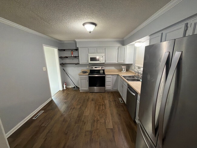 Foto del edificio - Room in House on Westfield St