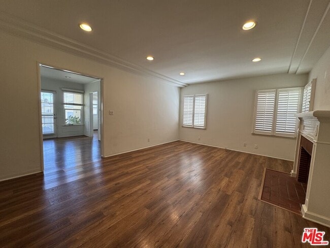 Building Photo - 823 23rd St