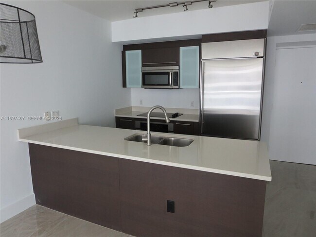 Building Photo - 500 Brickell Ave