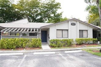 Building Photo - 453 Lakeview Dr