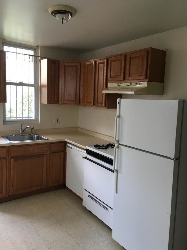 Photo - 3015 Cambridge St House