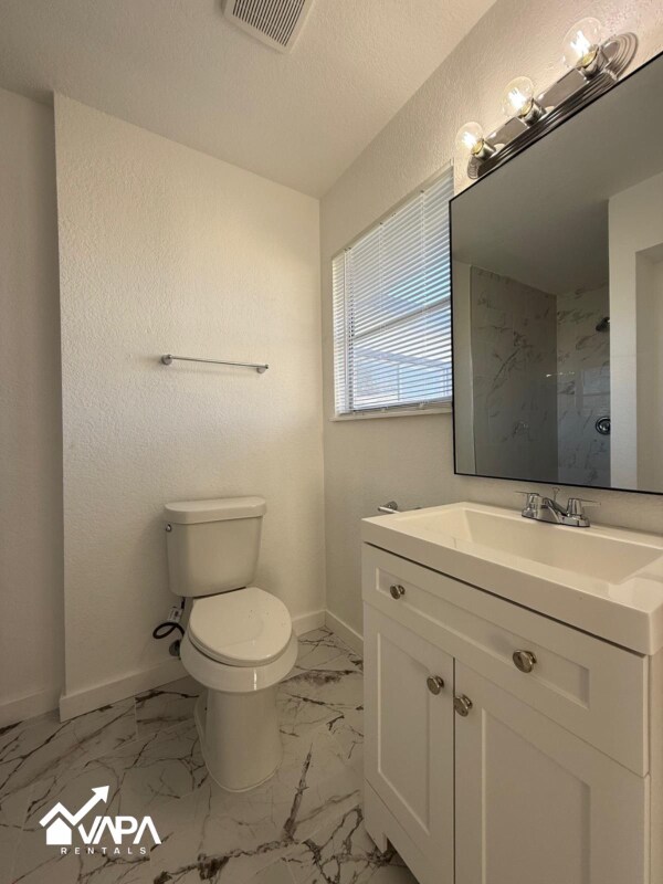 Building Photo - 4419 Tropical Dr