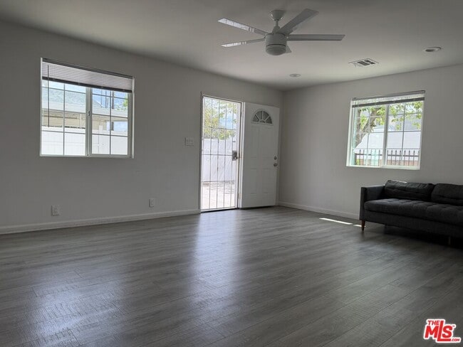 Foto del edificio - 18601 Hiawatha St