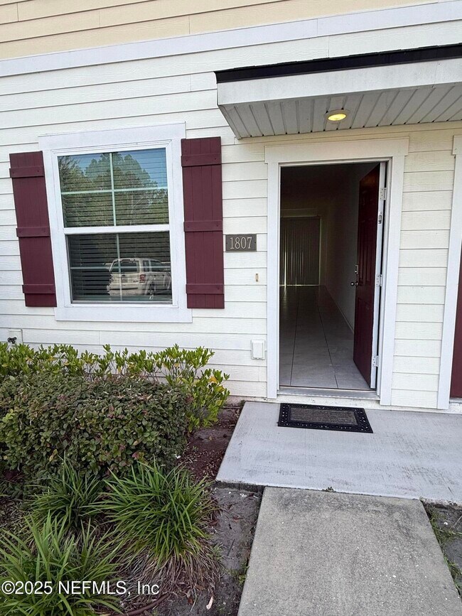 Foto del edificio - 575 Oakleaf Plantation Pkwy