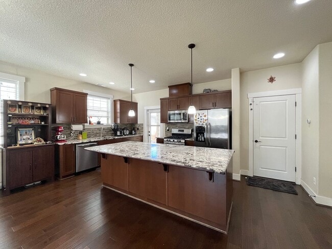 Building Photo - Lovely 3 Bed + 2.5 Bath in Bethany Creek F...