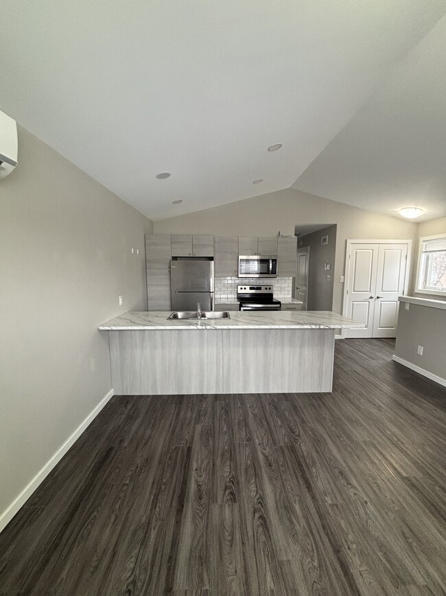 Building Photo - 58 Pilgrim Ave