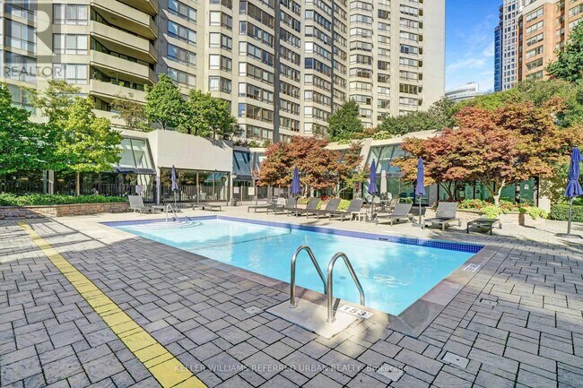 Photo du bâtiment - 5444 Yonge St