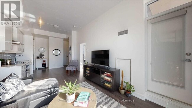 Building Photo - 75 The Donway W