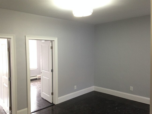 Foto del edificio - 2 br, 1 bath Apartment - 872 E New York Ave