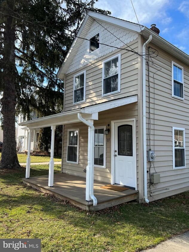 Primary Photo - 27 Pearl St