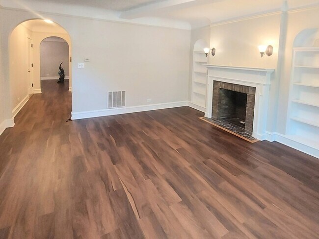 Foto del edificio - 4835 Lee St