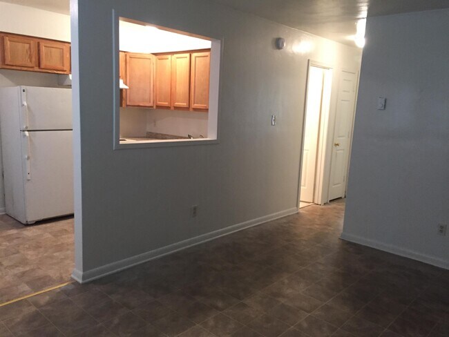 Foto del edificio - 524 Ashlawn Dr