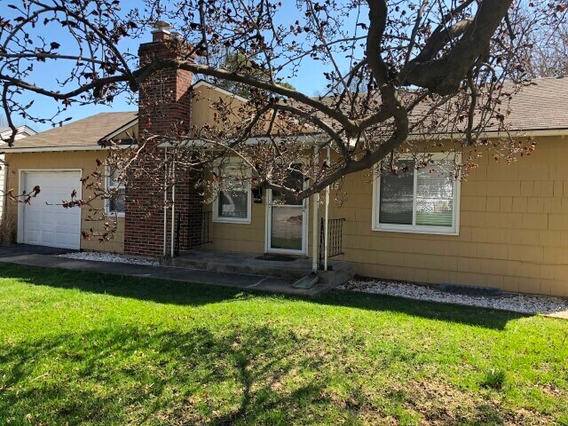Primary Photo - Darling Ranch home in Mission!
