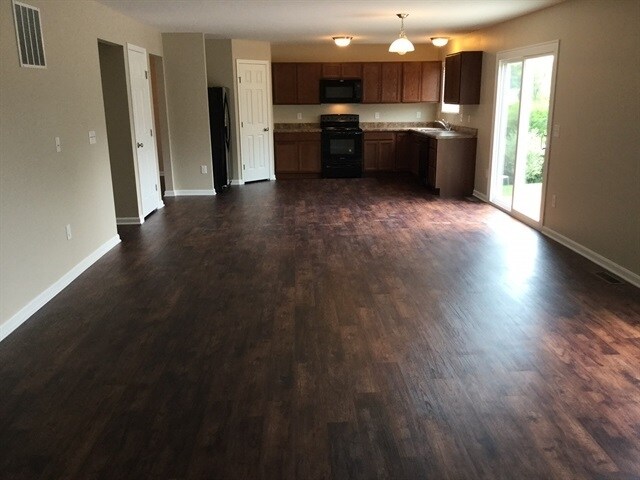 Building Photo - 8553 Beechwood Ct