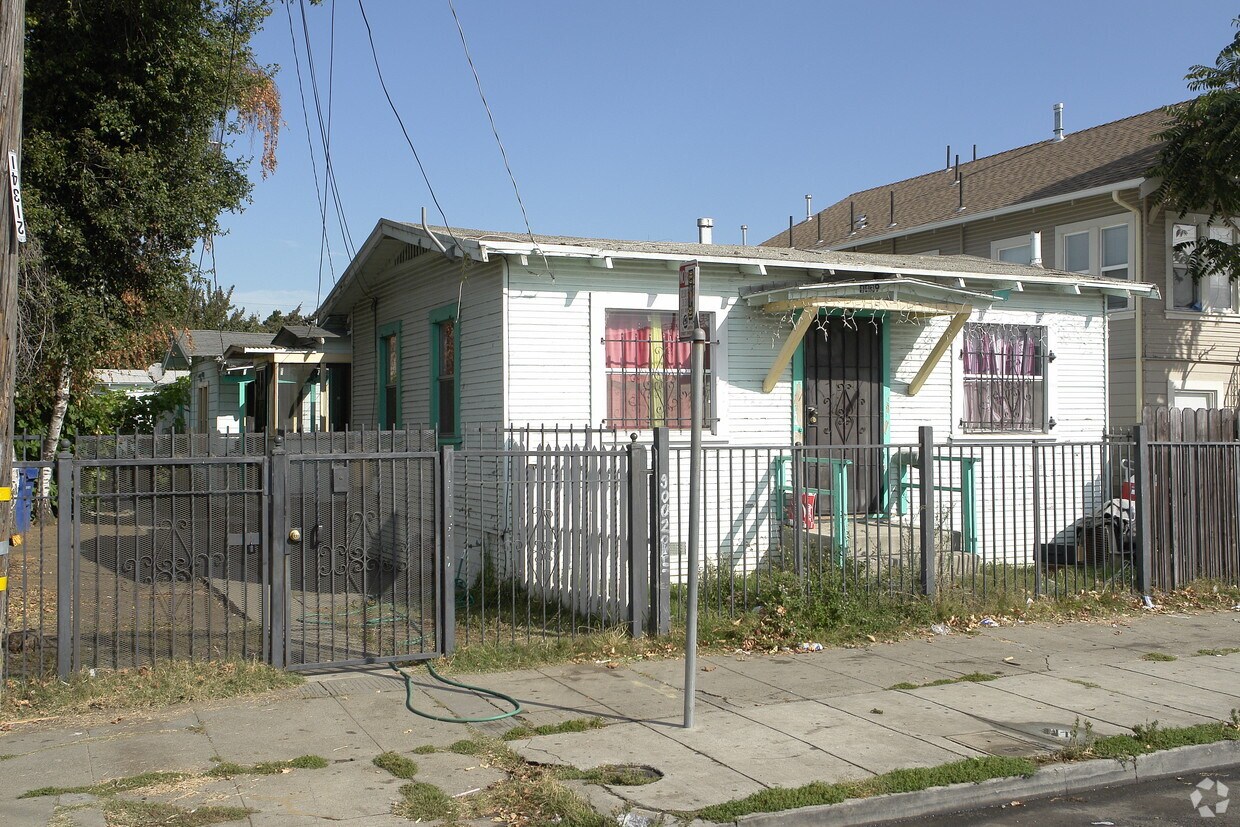 Primary Photo - 1439 86th Ave