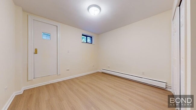 Building Photo - 150 E 84th St