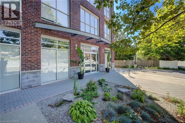 Building Photo - 36 Regina St N