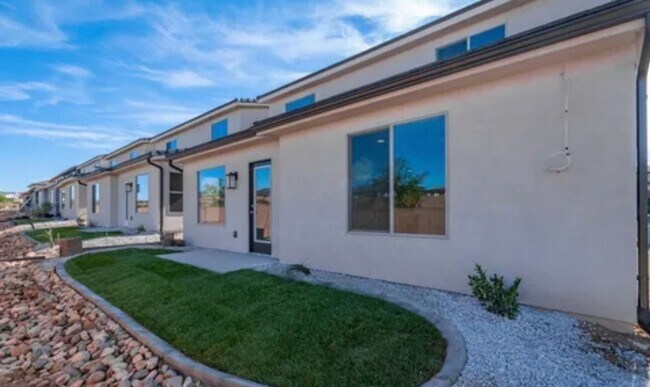 Foto del edificio - Dog-Friendly 4 Bedroom 2.5 Bath in Desert ...