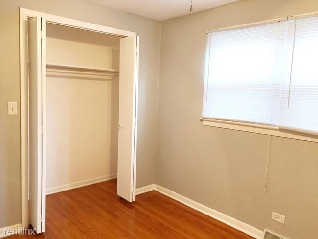 Building Photo - 3 br, 1 bath Townhome - 30 Woodbine Pl