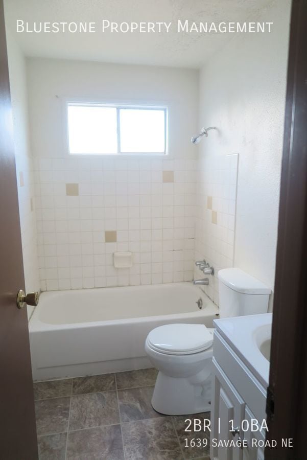 Building Photo - 2 Bedroom 1 Bath in Salem Available June!