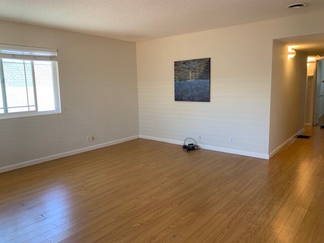 large living room, corner unit - 945 Kearney St