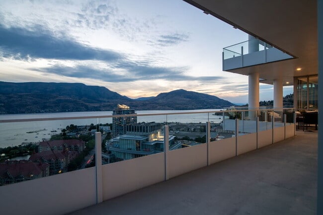 Building Photo - 1181 Sunset Dr