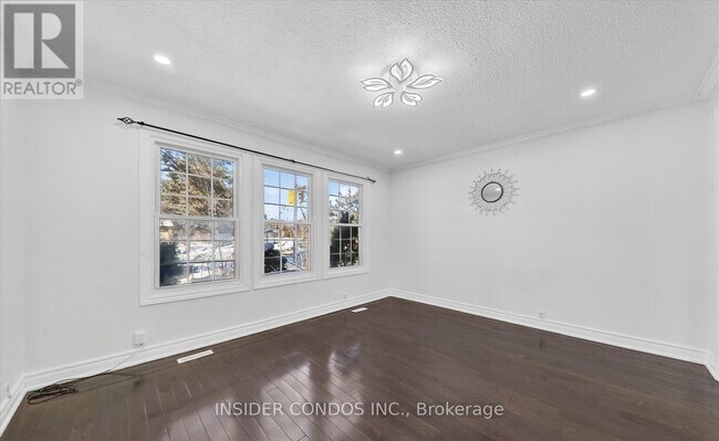 Photo du bâtiment - 2 John Stoner Dr