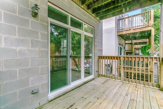 Foto del edificio - 1322 W Belmont Ave