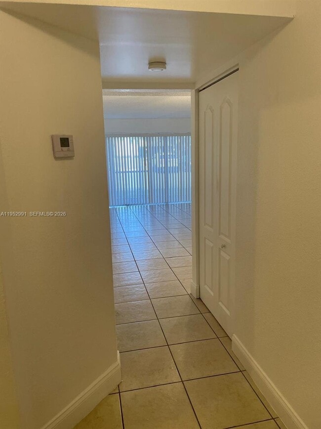 Foto del edificio - 4215 N University Dr