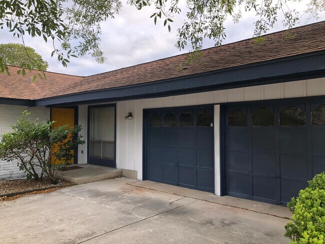 Foto del edificio - 7402 Oak Marsh St