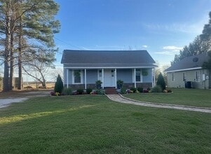 Building Photo - 532 W Hughes St