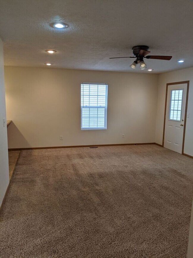 Foto del edificio - 3 BR, 2 BA home on the northside near shopping