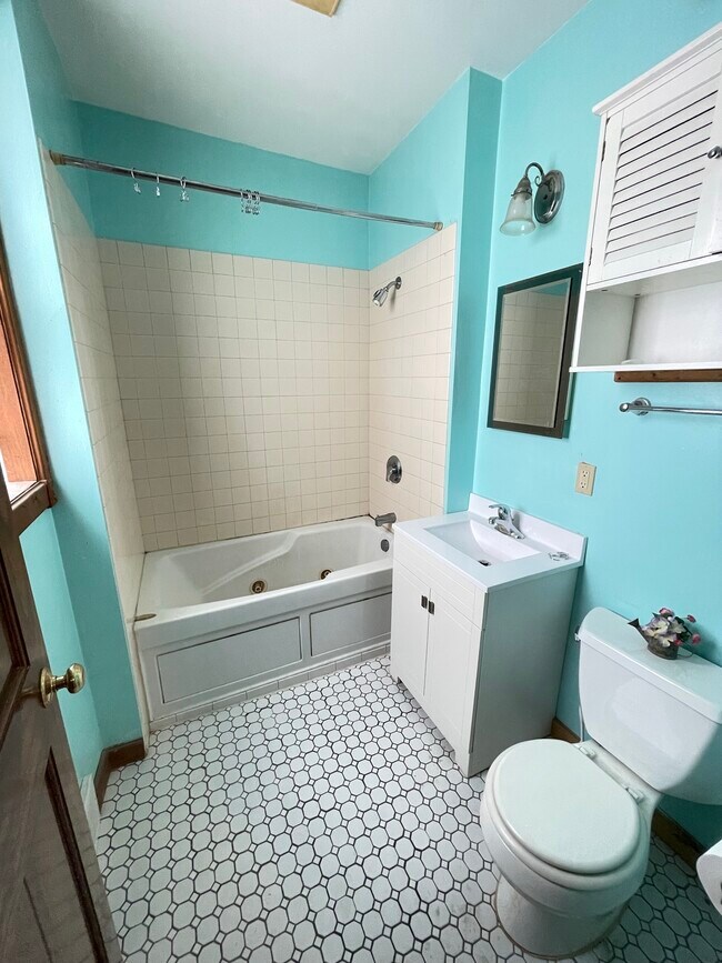 Building Photo - 2151 S 15th Pl