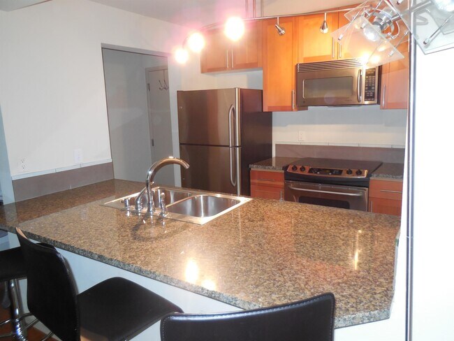 Foto del edificio - 2145 Dexter Ave N