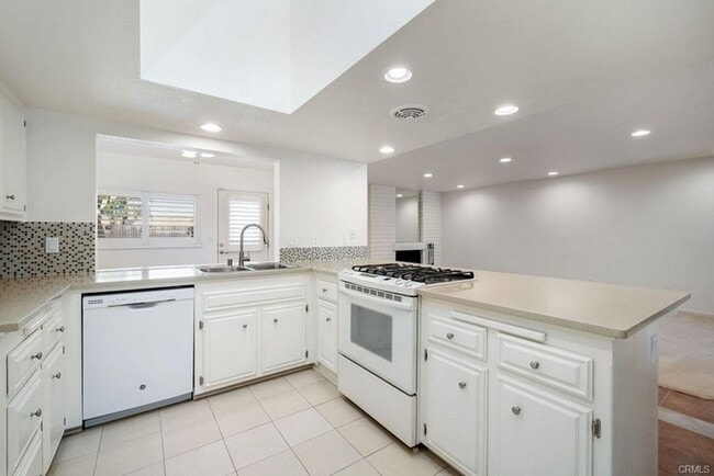 Building Photo - Gorgeous Home in Tiffany Park