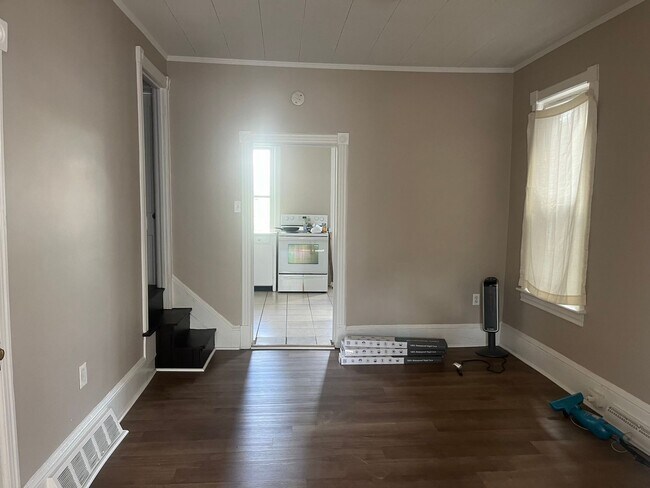 Building Photo - Duplex located on North Locust Street Hage...