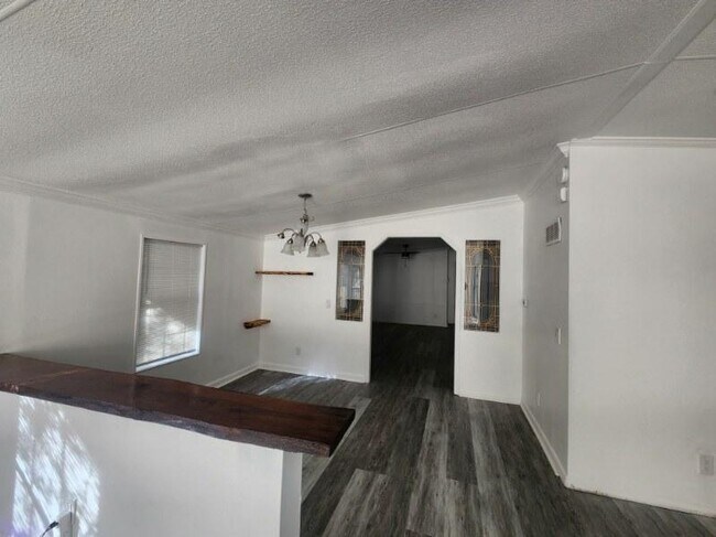 Foto del edificio - 1565 Moonflower St