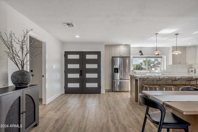 Foto del edificio - 4824 W Waltann Ln