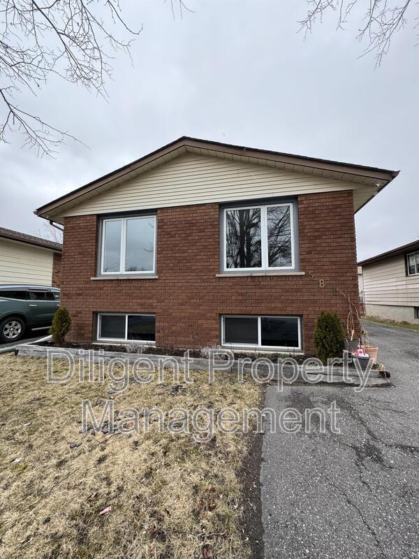 Building Photo - 581 Barnes Crescent