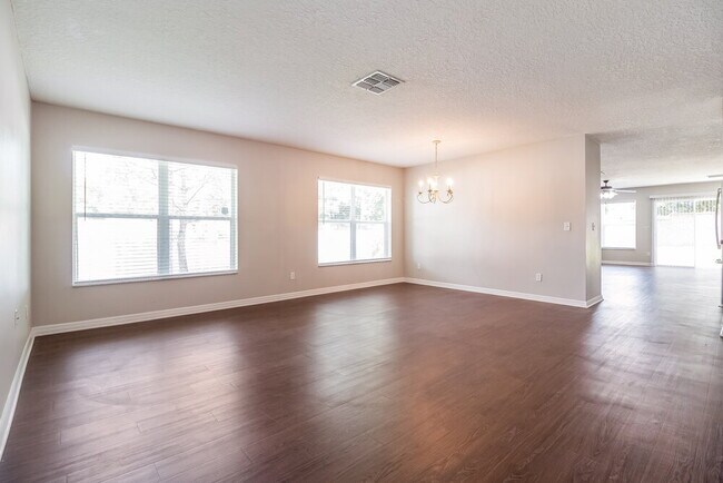 Foto del edificio - 2327 Norwood Pl