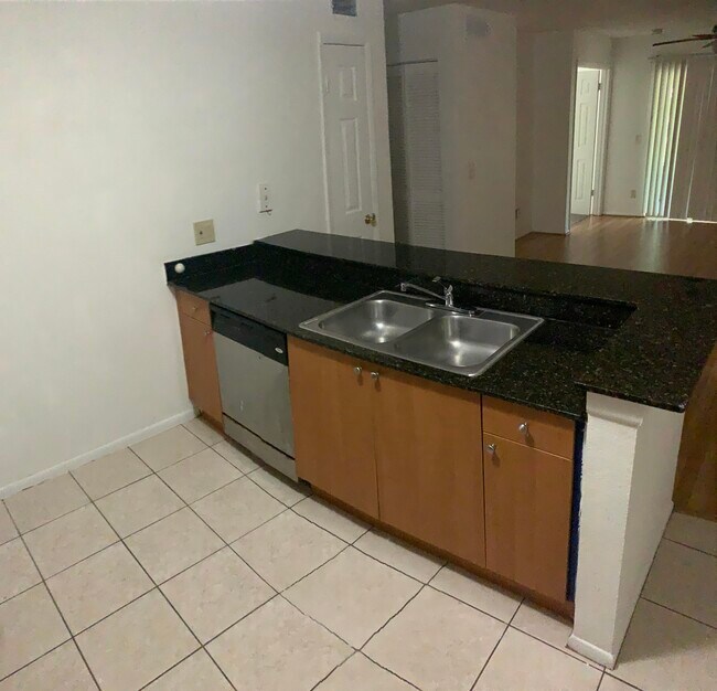 Foto del edificio - 1725 Palm Cove Blvd