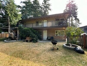 Building Photo - 1108 Bellevue Way SE