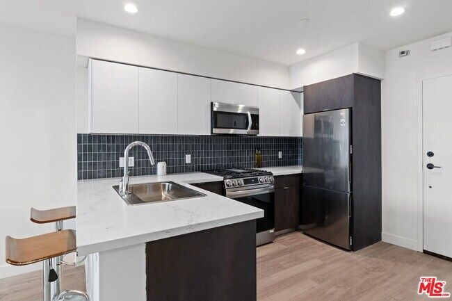 Foto del edificio - 132 Rosemont Ave