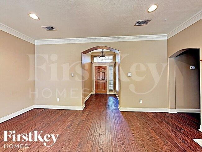 Building Photo - 10163 Trail Ridge Dr