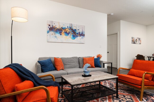 Building Photo - 5890 Royal Ln